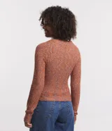 Suéter de punto melange color naranja con hilos metalizados, cuello redondo y mangas largas raglán.