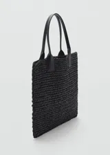 Bolso tipo shopper negro de fibras naturales trenzadas, con doble asa corta de cuero sintético.