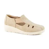 Zapato casual negro de Korium Confort con taco corrido y detalle de elástico.