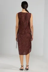 Pareo marrón con estampado animal print de leopardo y cebra.