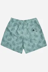 Short de baño color beige con estampado abstracto en blanco, corte oversize, cintura elástica con cordón ajustable, dos bolsillos laterales y un bolsillo trasero.