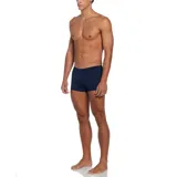 Short de baño ajustado azul marino, con cintura elástica y logo de Nike estampado en la pierna izquierda.