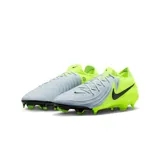 Championes de fútbol Nike Phantom GX II Pro FG, color celeste con detalles en blanco. Diseñados para césped firme, con parte superior texturizada y ajuste ceñido.
