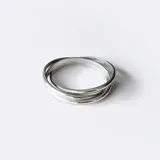 Anillo triple alianza en plata 925, compuesto por tres aros entrelazados.