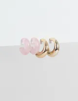 Set de dos pares de aros tipo argolla chunky, uno dorado y otro rosa de resina.
