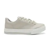 Championes negros de cuero sintético con plataforma blanca y cordones negros.