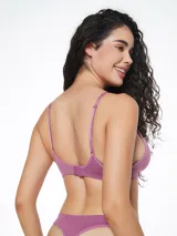 Top de lycra color rosa viejo, con breteles regulables y logo de la marca en el centro.