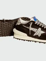 Championes Golden Goose modelo Marathon, confeccionados en ripstop negro con detalles en gamuza y logo de estrella en plateado.