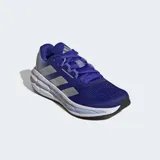 Championes de running Adidas Questar 3, color azul con detalles plateados y suela blanca.
