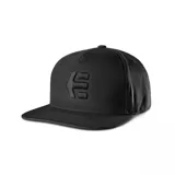 Gorro de visera plana color negro con logo de la marca Etnies bordado en el frente.