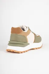 Zapatillas con plataforma de 4 cm, en combinación de colores y texturas, incluyendo gamuza.