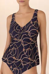 Tankini azul oscuro con estampado de cadenas y cuerdas doradas, con nudo en el frente, breteles anchos ajustables, espalda alta y tajos laterales.