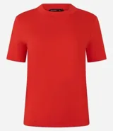 Remera de ribana color rojo, con mangas cortas y cuello redondo ajustado.