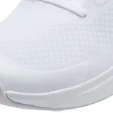 Championes Nike Wearallday de hombre, color negro. Capellada de malla transpirable, acolchado suave alrededor del tobillo y lengüeta gruesa y acolchada. Suela exterior de goma con diseño tipo gofre.