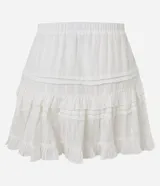 Minifalda blanca con textura y volados, cintura elastizada.