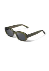 Gafas de sol Eco Shades modelo Moretti, con montura octogonal color verde oliva y lentes grises.
