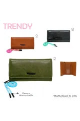 Billetera Trendy negra con llavero colgante con cordón celeste y detalle circular con logo.