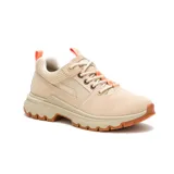 Championes urbanos Caterpillar Colorado Sneaker Lo, color beige con detalles en naranja. Capellada de cuero y nylon ripstop, forro de malla de nylon, plantilla acolchada, entresuela de EVA y suela de goma.