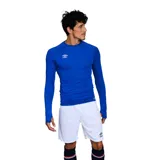 Remera deportiva negra de manga larga con orificio para el pulgar y logo de Umbro estampado en el pecho.