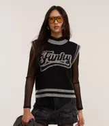 Chaleco corto de punto negro con cuello redondo y rayas en gris. Estampa frontal con la palabra "Funky" en gris y blanco.