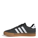 Championes Adidas Daily 4.0, color negro con detalles en blanco y suela marrón.