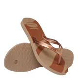 Sandalias Havaianas modelo Elegance Print, color beige con rayas marrones y tiras finas color cobre.