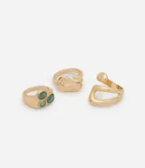 Set de tres anillos dorados de metal con diferentes diseños: uno con forma abstracta, otro con detalle de abulón y otro con tres piedras de abulón.