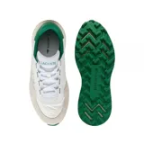 Championes Lacoste modelo L003 Elite Active Evo, color blanco con detalles en verde. Presentan el logo de la marca en el lateral y suela de goma con diseño texturizado.
