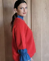 Sweater rojo de lana lambswool con mangas 3/4.