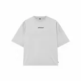 Remera blanca de algodón con estampado en la espalda que incluye el logo de la marca VENEFO, texto descriptivo y un dibujo del planeta tierra.