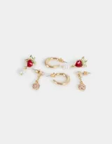 Set de tres pares de aros dorados con dijes de perlas, argollas y dijes de frutas con strass.