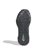 Championes de trail running Adidas Terrex Tracefinder 2 W, color gris verdoso con detalles en gris claro y blanco.