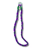 Correa para cartera de soga trenzada en colores verde y violeta, con mosquetones metálicos y aros de acrílico transparente.