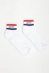 Par de medias blancas de corte medio con puño acanalado con franjas azul marino y roja, y logo de Levi's en el puño.