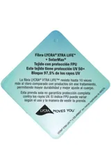 Soutien de baño con copa armada y aro, breteles regulables, nudo regulable en espalda y detalle de nudo en el escote. Confeccionado con tela que contiene fibra LYCRA® XTRA LIFE™.