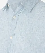 Camisa de corte regular confeccionada en mezcla de lino y algodón, con cuello inglés, manga corta y cierre frontal abotonado. Diseño liso en color beige de la marca Marfinno.