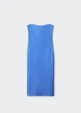 Vestido midi negro ajustado al cuerpo, sin mangas y escote recto.