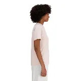 Remera rosa claro de algodón con logo de New Balance estampado en blanco en el pecho.