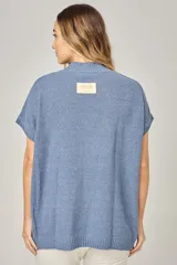 Remerón color chocolate con lurex, escote en V y mangas cortas.