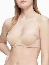 Soutien strapless color piel, con push up y cierre trasero con gancho.