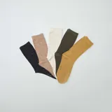 Pack de cinco pares de medias largas de punto en colores negro, beige, crudo, verde oliva y mostaza, con diseño de lunares pequeños.
