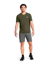 Short deportivo Under Armour Woven 8in, color azul con logo en la pierna izquierda y cintura elástica con cordón ajustable. Confeccionado con tejido ligero y transpirable de secado rápido.