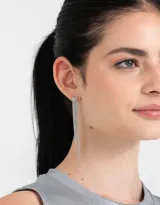 Aros colgantes largos dorados con strass y lluvia de cadenas.
