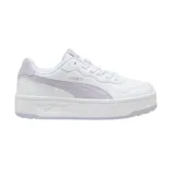 Championes urbanos Puma Court Lally Skye, color blanco con detalles en lila. Confeccionadas con materiales reciclados y plantilla SoftFoam+.