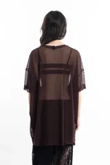 Remerón de tul lila de corte holgado y mangas cortas.
