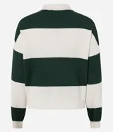 Suéter de punto con diseño de rayas horizontales anchas en verde oscuro y blanco. Presenta cuello estilo polo con cierre de cremallera metálica frontal y puños y bajo acanalados.