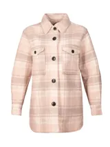 Chaqueta tipo camisa a cuadros en tonos rosa, beige y blanco, con cuello camisero, cierre frontal con botones, mangas largas y bolsillos con solapa en el pecho.