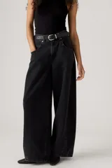 Pantalón de jean negro de corte super baggy, con tiro alto, bolsillos delanteros y traseros.