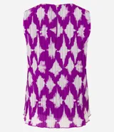 Blusa musculosa de crepé texturizado, plisada y con estampa abstracta de rombos en blanco y violeta.