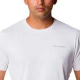 Remera deportiva Columbia Hike Crew color borgoña, de corte clásico y manga corta, con logo estampado en el pecho. Confeccionada en poliéster con tecnología Omni-Wick para absorción de la humedad y control de olores.